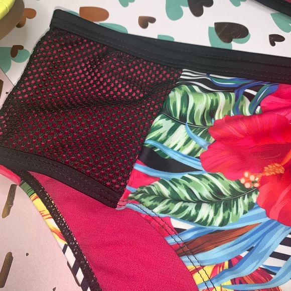 Fashion Nova’ Island Paradise Bikini - Picture 5 of 14